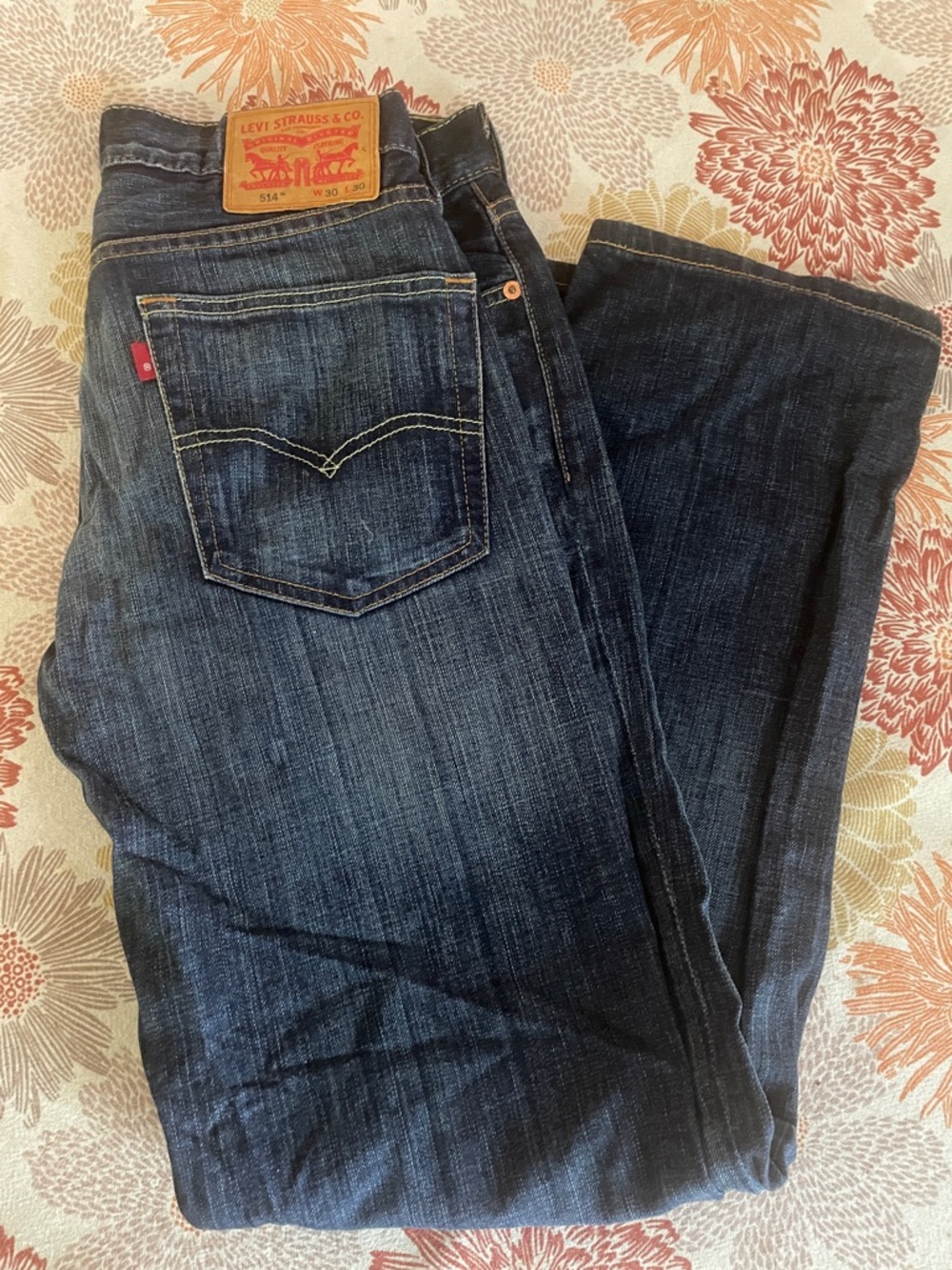 pair of dark wash Levi's 514 straight-fit jeans / Great Condition W 30 L 30
